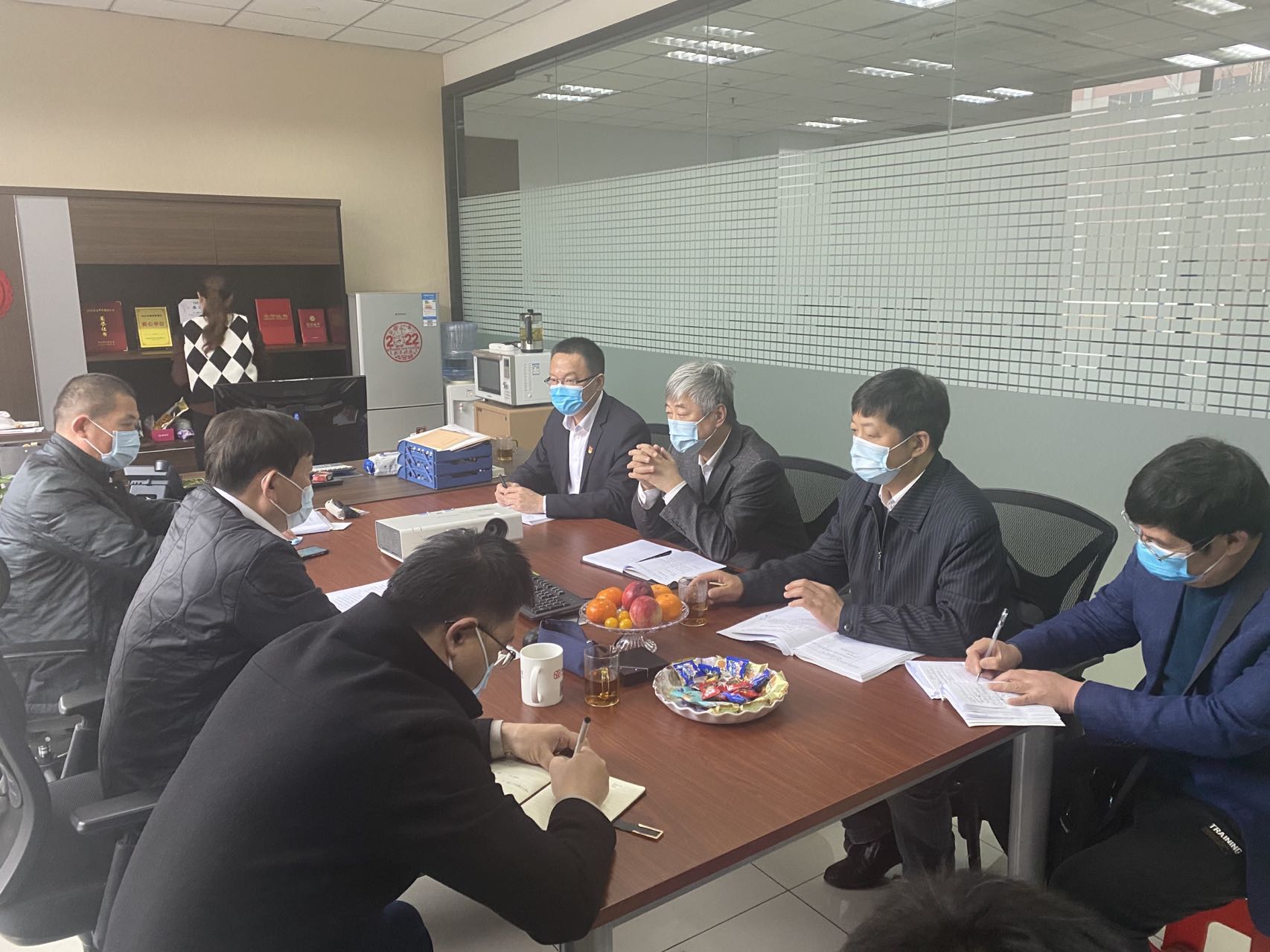 杨维东局长带队赴企业检查疫情防控和物资运输保障工...