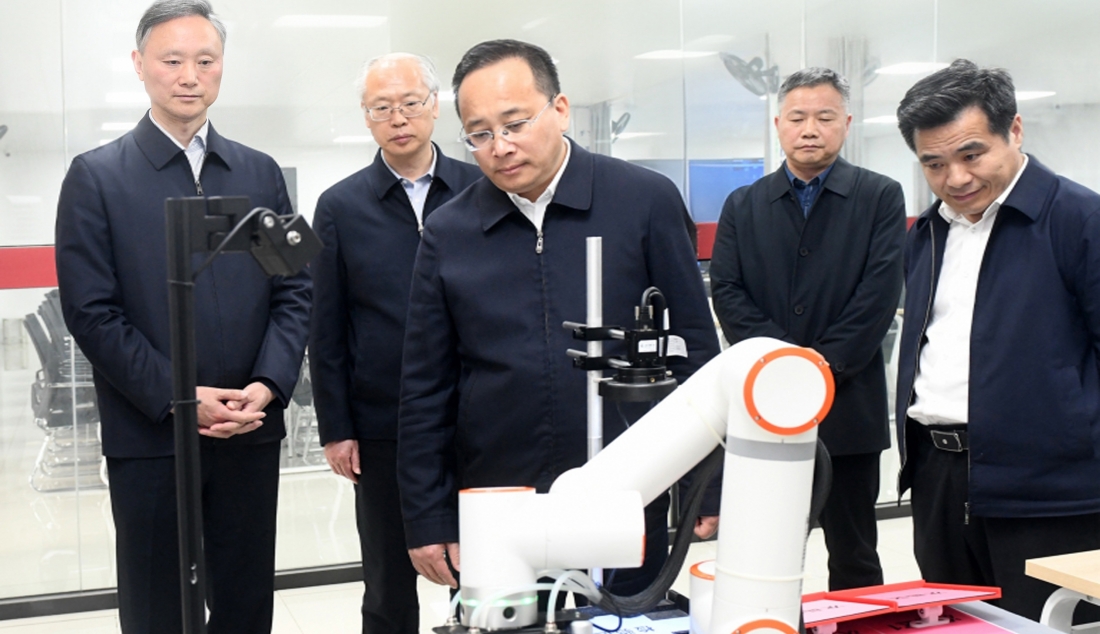 顾市长调研人工智能.jpg